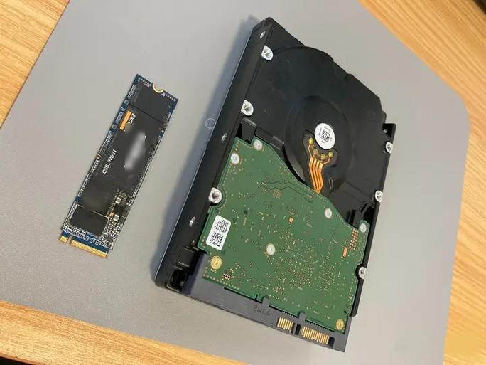 电脑机械硬盘和固态硬盘的区别