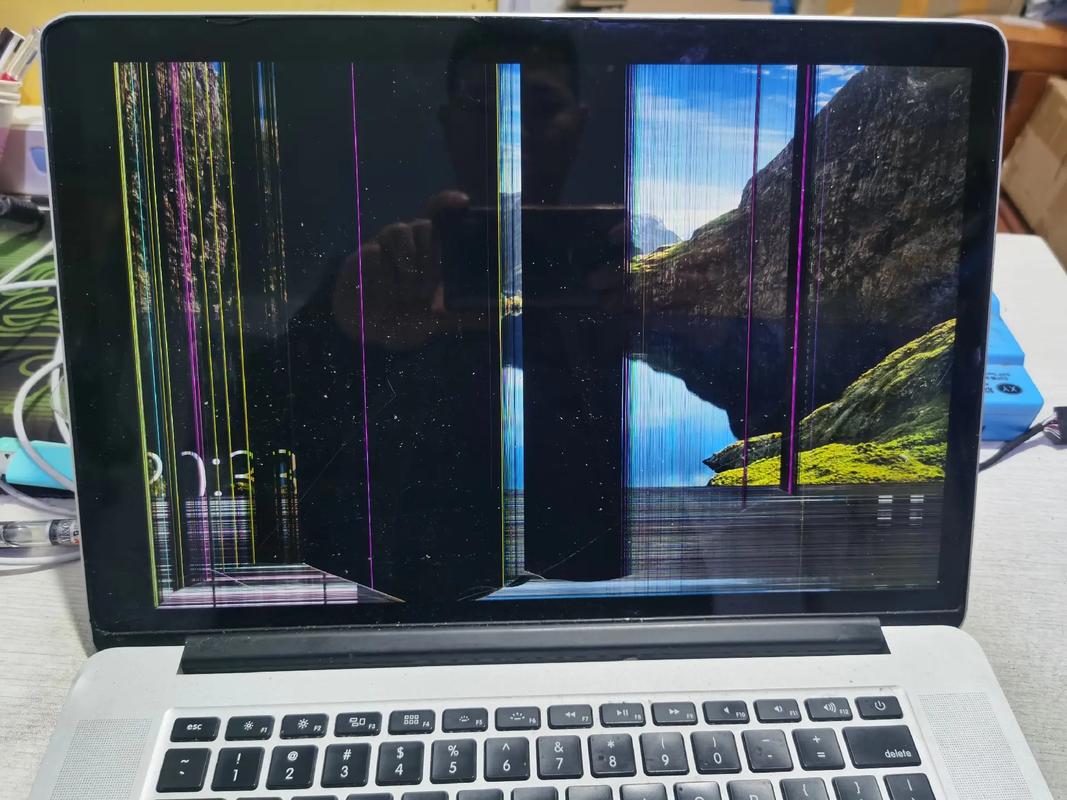 笔记本电脑屏幕坏了修要多少钱