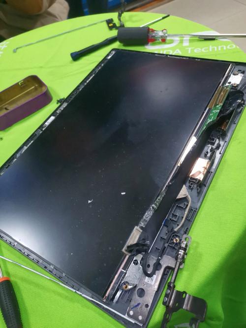 笔记本电脑屏幕坏了修要多少钱