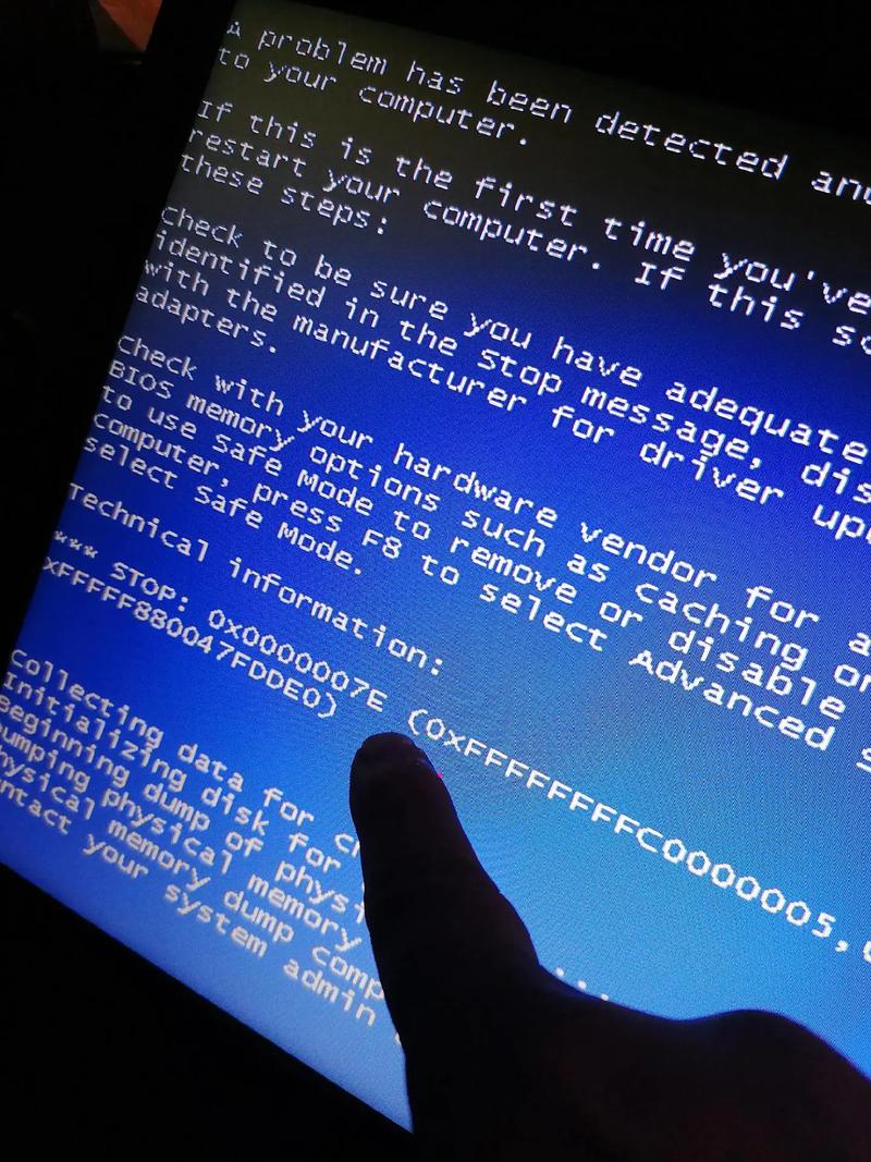 电脑蓝屏0x0000007b