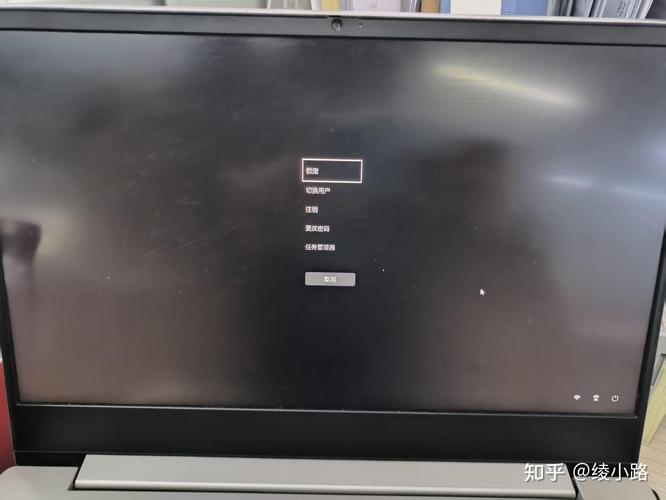 电脑打开后黑屏但是有鼠标能动