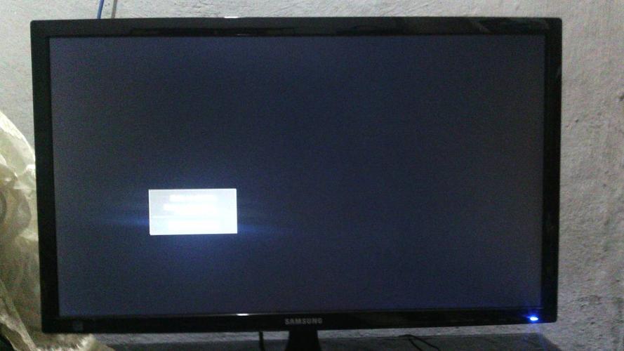 电脑显示屏不亮但是主机已开机