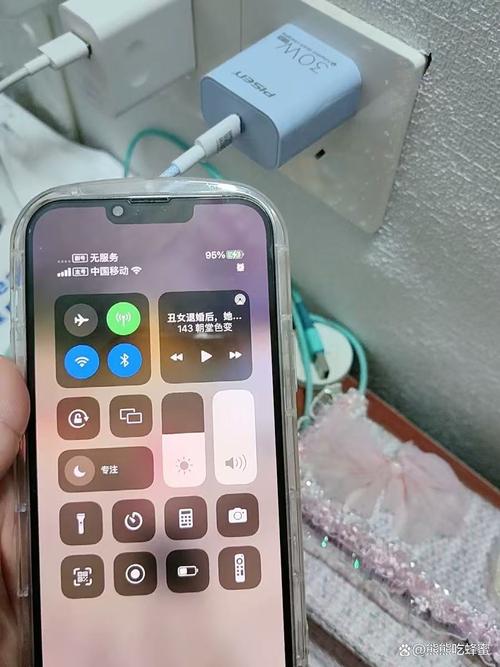 苹果充满电后会自动断电吗