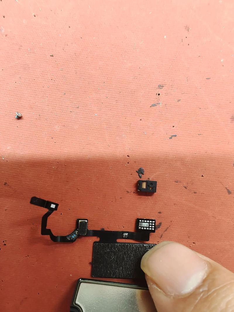 苹果手机听筒怎么清理灰尘