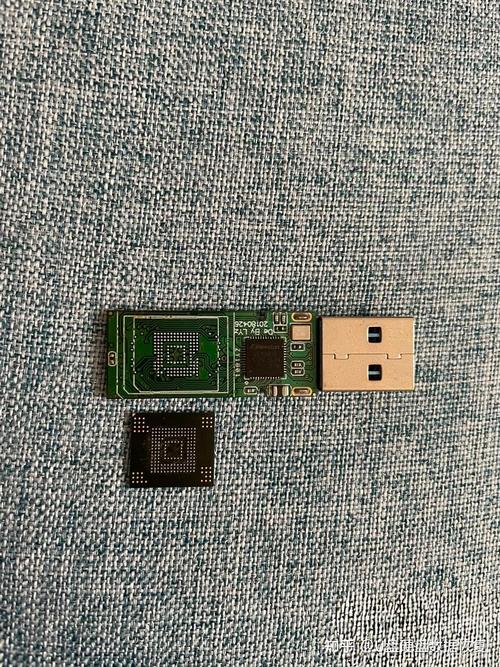 u盘插在电脑上显示不出来