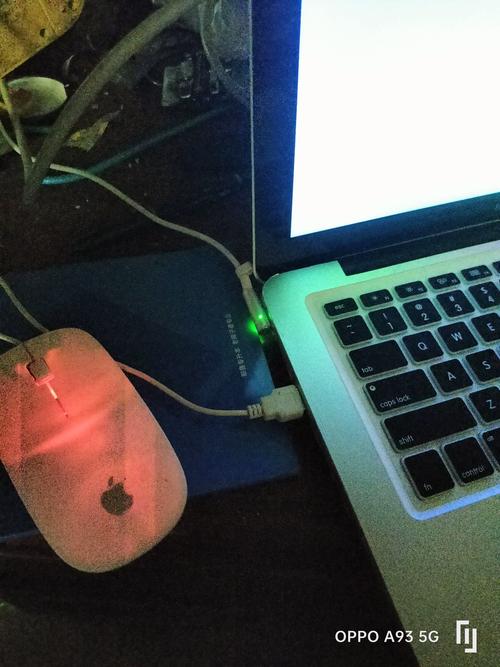 苹果笔记本电脑怎么充电