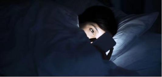 玩电脑开灯好还是关灯好