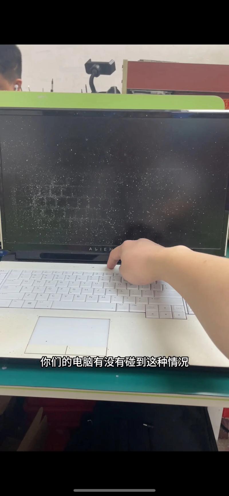 电脑开不了机键盘灯不亮