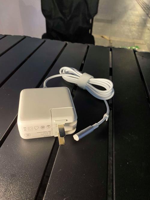 苹果笔记本充电器通用吗