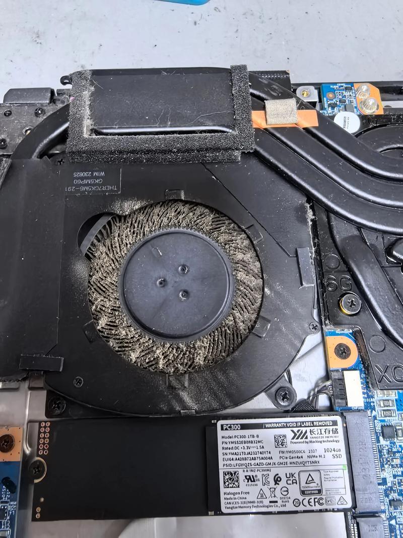 如何清理笔记本电脑灰尘