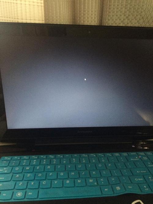 电脑显示器一闪一闪黑屏