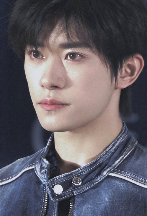 易烊千玺用的是什么手机