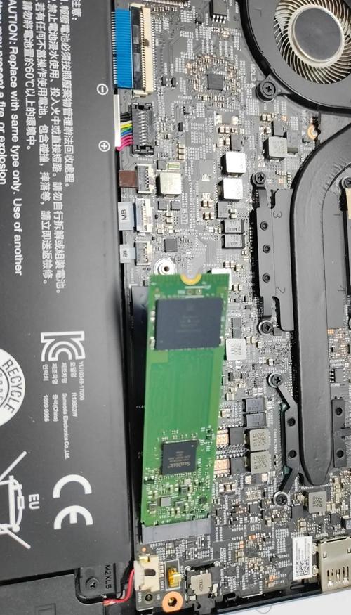 笔记本电脑安装固态硬盘