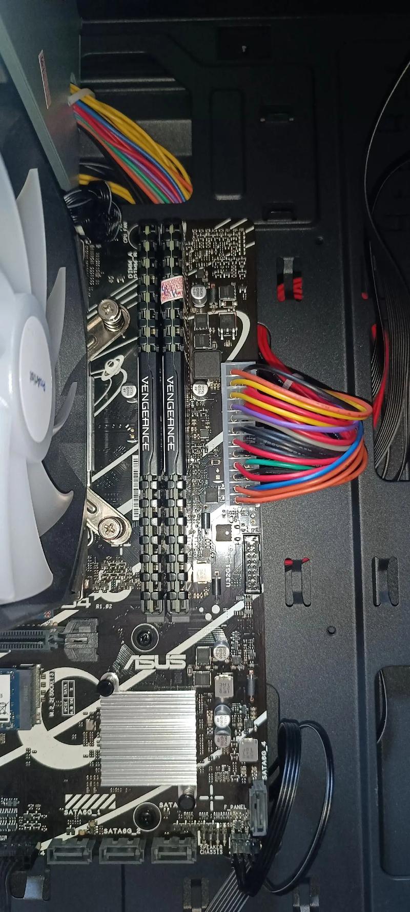 台式电脑显卡在什么位置