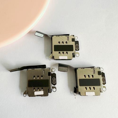 苹果手机储存卡装在哪